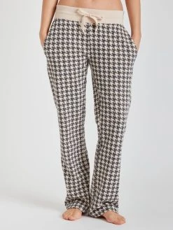 Juvia Agnes Hose, Lang