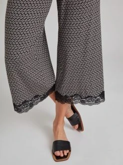 Nina Von C. Loungewear Easy 7/8 Culotte -Zimmerli Shop Nina Von C Loungewear Easy 7 8 Culotte schwarz 16 262 945 0 910 4